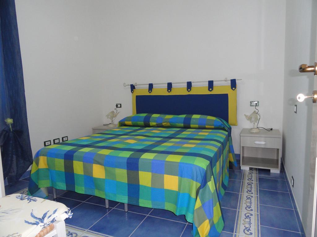 Chiaia Apartments Ponza Chambre photo